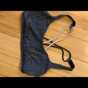 Lululemon sports bra size 4